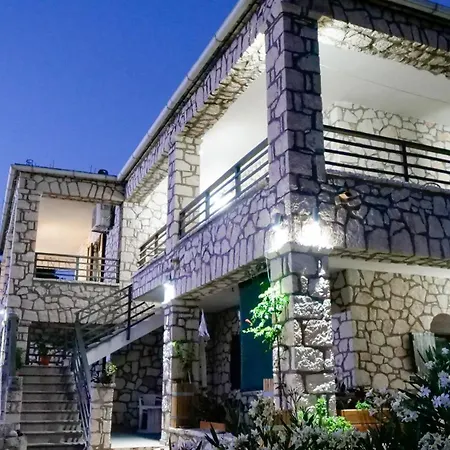 Fterini Sterna & Alletri Appartement Agios Leon