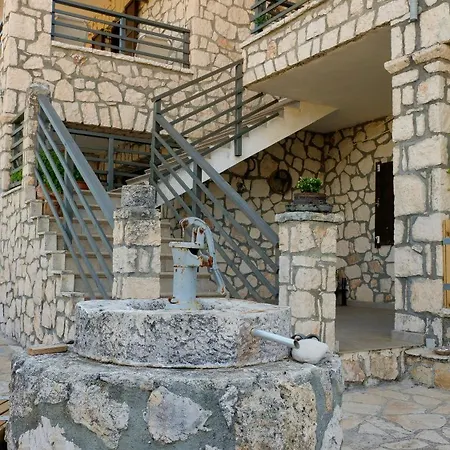 Fterini Sterna & Alletri דירה